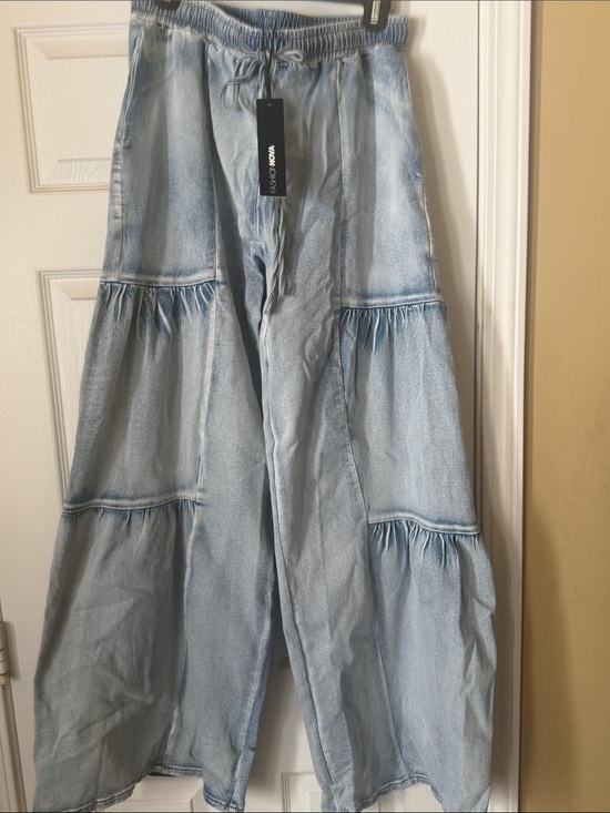 Fashion Nova Denim - Fashion Nova Goin with the Flow easy fit Jeans. Tall Girl Friendly!  NWT Sz Lrg